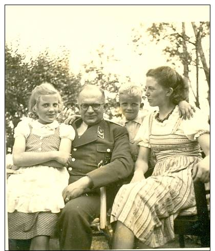 Photo IIWK- Orginal - Offizier Mit Orden , Kinder - 1939-45