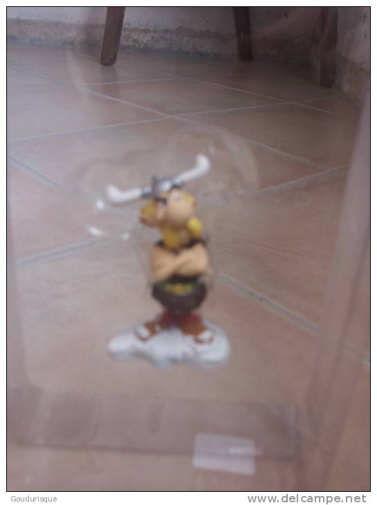 ASTERIX FIGURINE ASTERIX  EN NORMAND  RESINE - Astérix