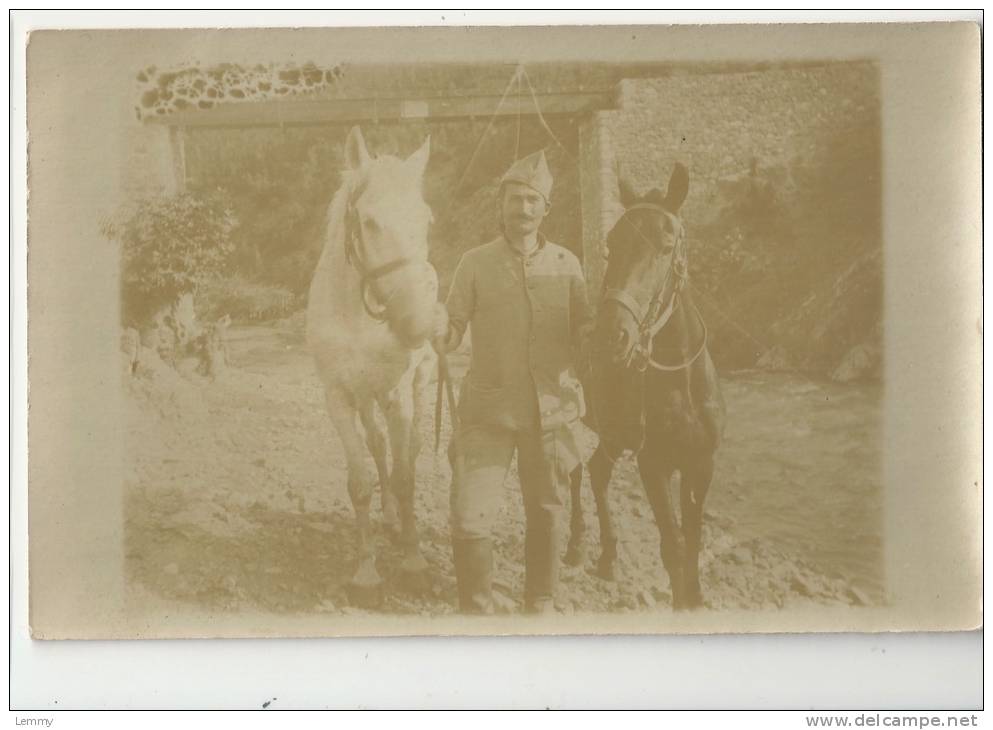 MILITARIA - GUERRE 1914-18- CARTE PHOTO FRONT D'ORIENT -  1918 - BOUCLE DE LA CERNA - TCHERNA - MILITAIRE ET CHEVAUX - Guerra 1914-18