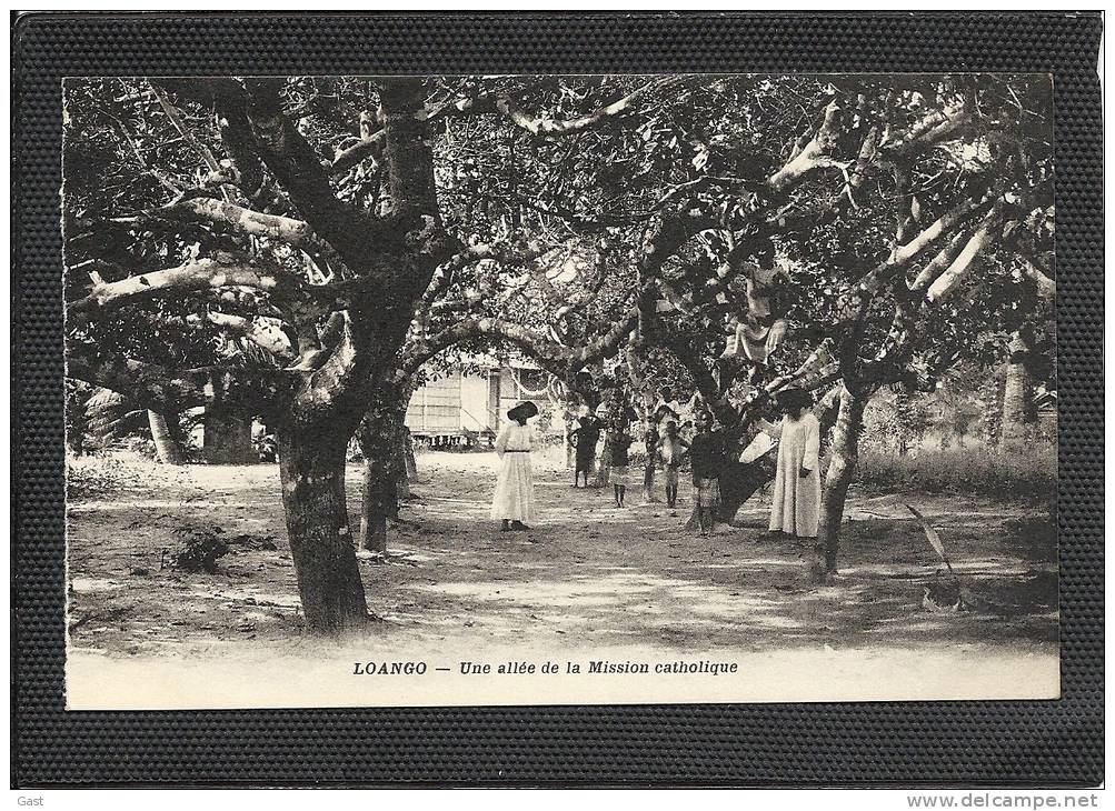 CONGO  FRANCAIS  LOANGO   UNE  ALLEE  DE  LA  MISSION  CATHOLIQUE - French Congo