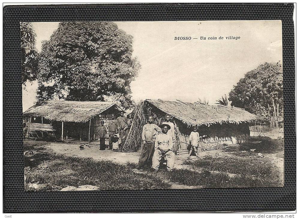 DIOSSO   UN  COIN  DU  VILLAGE - Congo Francés