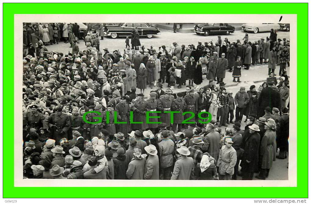 CALGARY, ALBERTA - ROYAL VISIT OCTOBER, 1951 - PEOPLES AT THE C.P.R. DEPOT - OLD CARS - McDERMID DRUG CO LTD - - Calgary