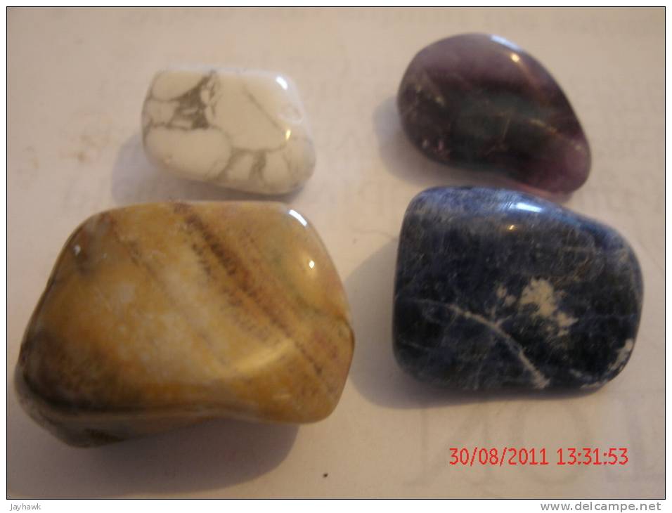 HOWLITE(3/4"), FLUORITE(1"), SERPENTINE(9/8"), & SODALITE(1") - Minerals