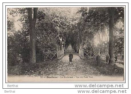 80 DOULLENS - Le Boulevard - Vue Du Pont Vert - Doullens