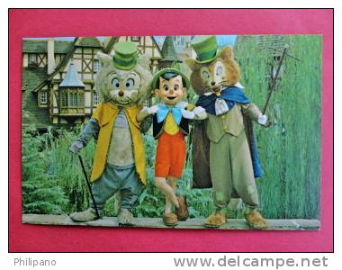 Pinocchio  With His Friends In Fantasyland  Early Chrome   ---------------- Ref 426 - Disneyworld