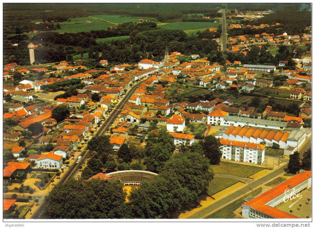 CPM SAINT VINCENT DE TYROSSE (Landes) - Vue Générale : Les Arènes, Au Fond L'église - Saint Vincent De Tyrosse