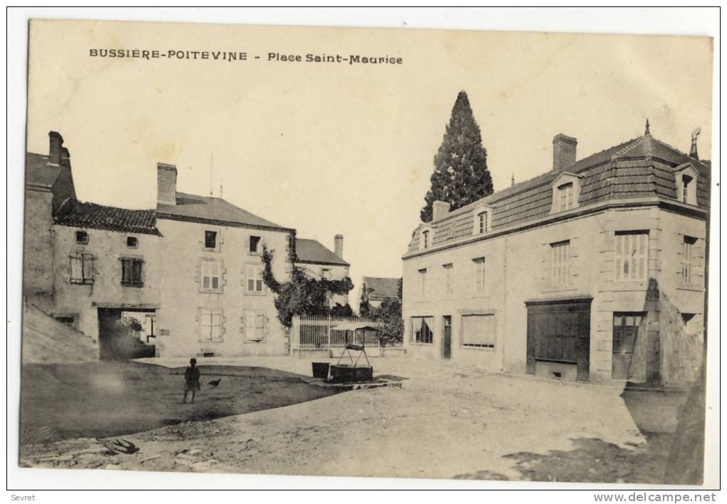 BUSSIERE-POITEVINE. -  Place Saint-Maurice - Bussiere Poitevine