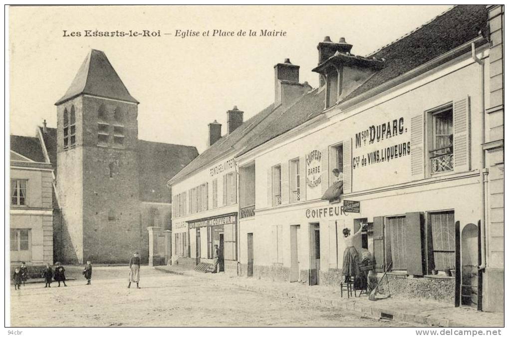 CPA (78)  LES ESSARTS LE ROI  Eglise Et Place De La Mairie - Les Essarts Le Roi