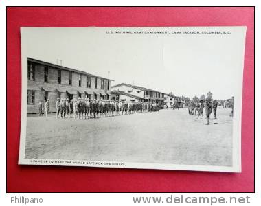 South Carolina > Columbia   Military Camp Jackson  Lining Up   Circa 1940´s------------ref 428 - Columbia