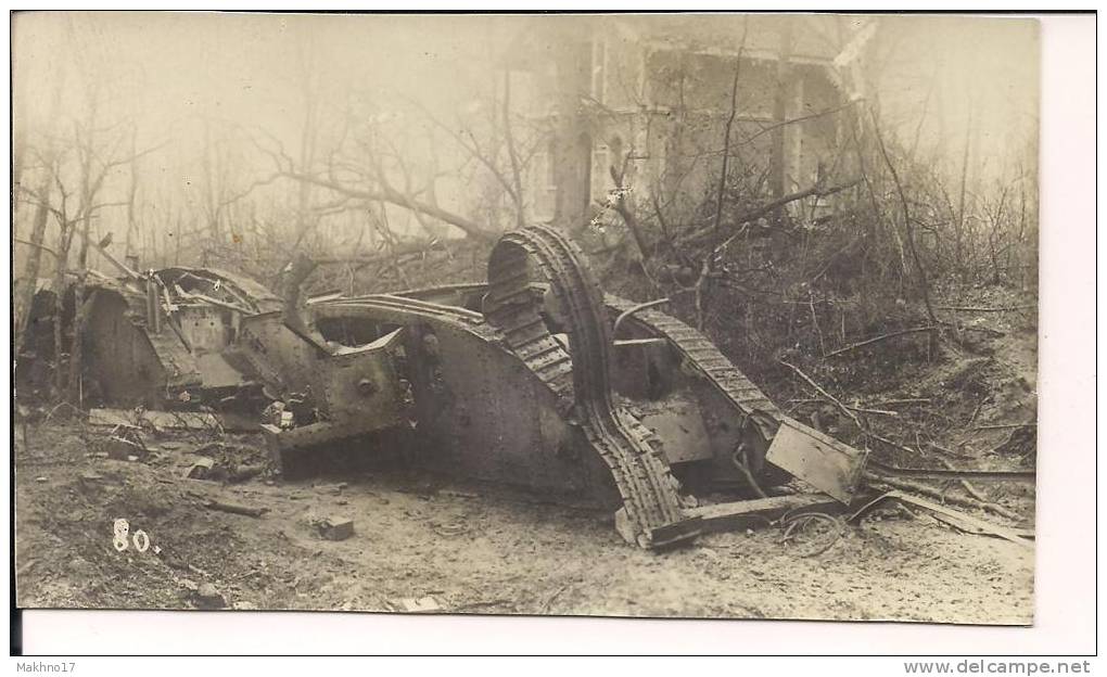 Carte Photo Allemande Tanks Anglais Détruits Somme Cambrai Arras 1917 - War, Military