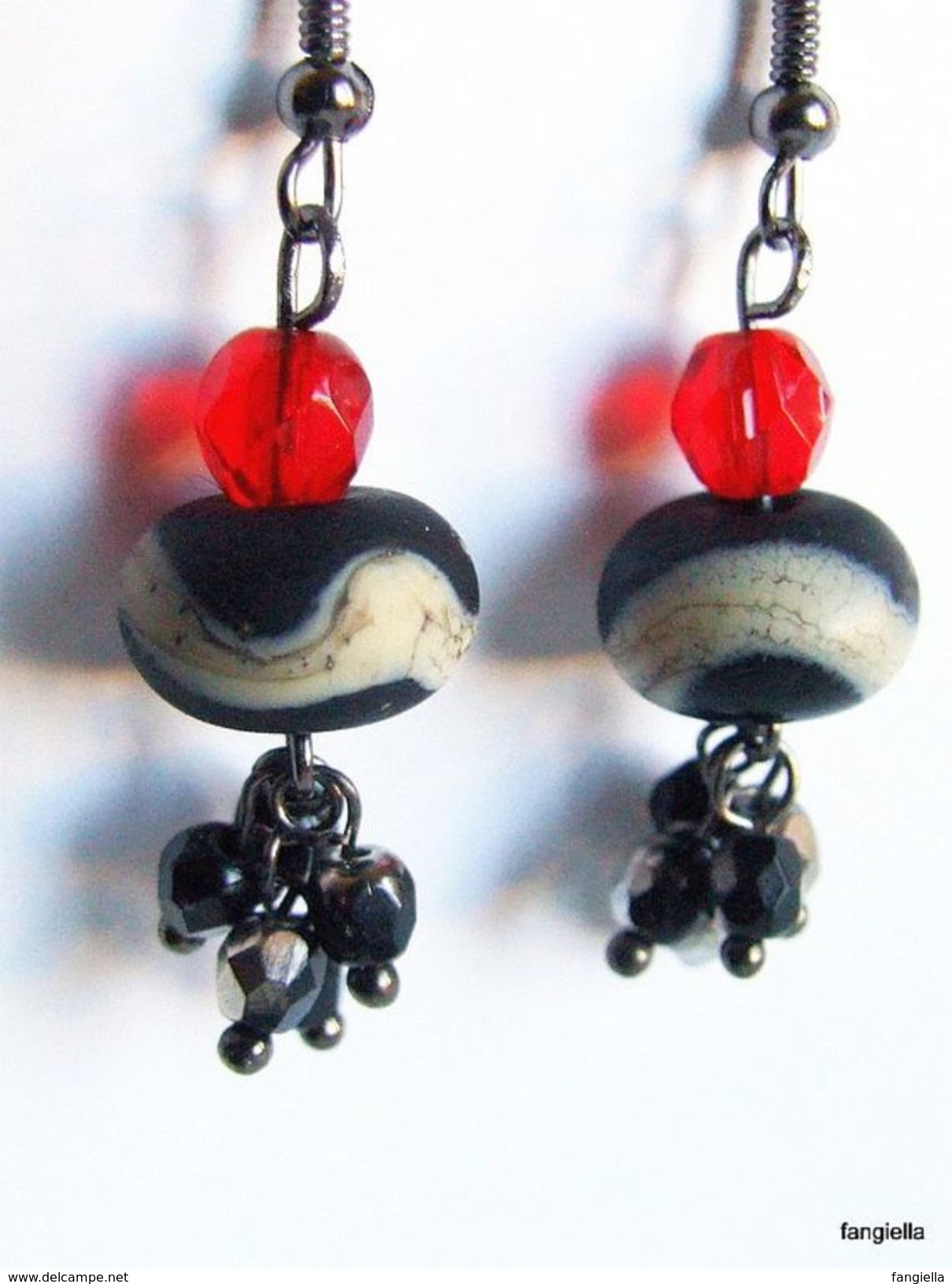 Boucles D'oreilles Noir Rouge Cristal Et Verre Filé Au Chalumeau Crochets Noirs - Earrings