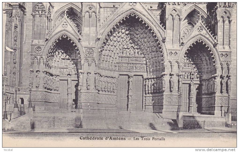 Cp , 80 , AMIENS , Cathédrale , Les Trois Portails - Amiens