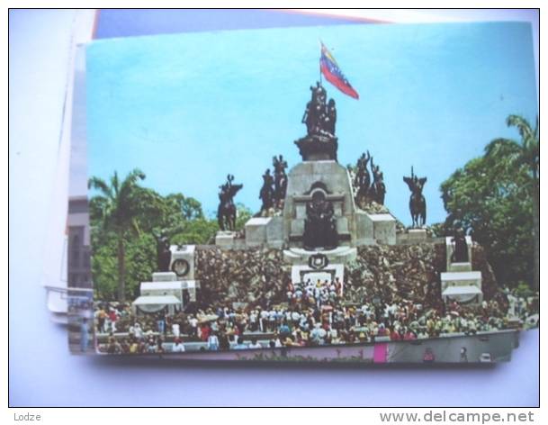 Venezuela Monumento Lot Of People - Venezuela