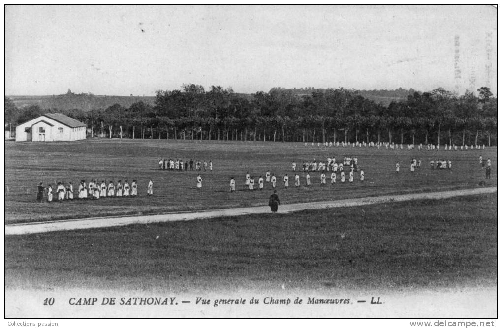 Cp , MILITARIA , Camp De SATHONAY , Vue Générale Du Champ De Manoeuvres , Publicité : Javel Lacroix - Maniobras