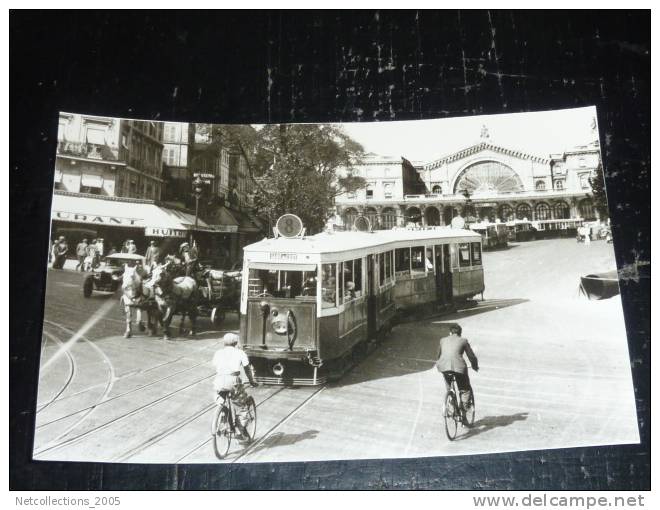 PHOTO; PARIS TRAMWAY LIGNE 8  S'ELOIGNANT DE LA GARE DE L'EST - 75 PARIS - Transport Urbain En Surface