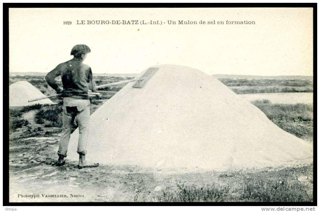 CPA.  LE BOURG-DE-BATZ. Un Mulon De Sel En Formation. - Batz-sur-Mer (Bourg De B.)