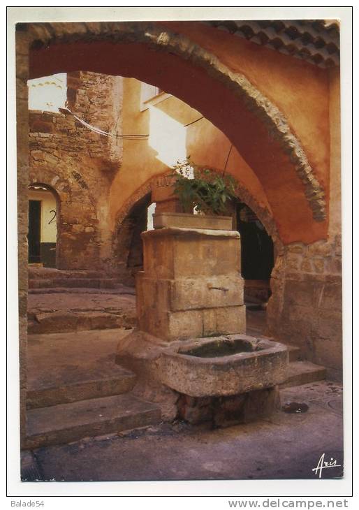 CPM - CUERS (83) Une Fontaine Typique Du Village - Cuers