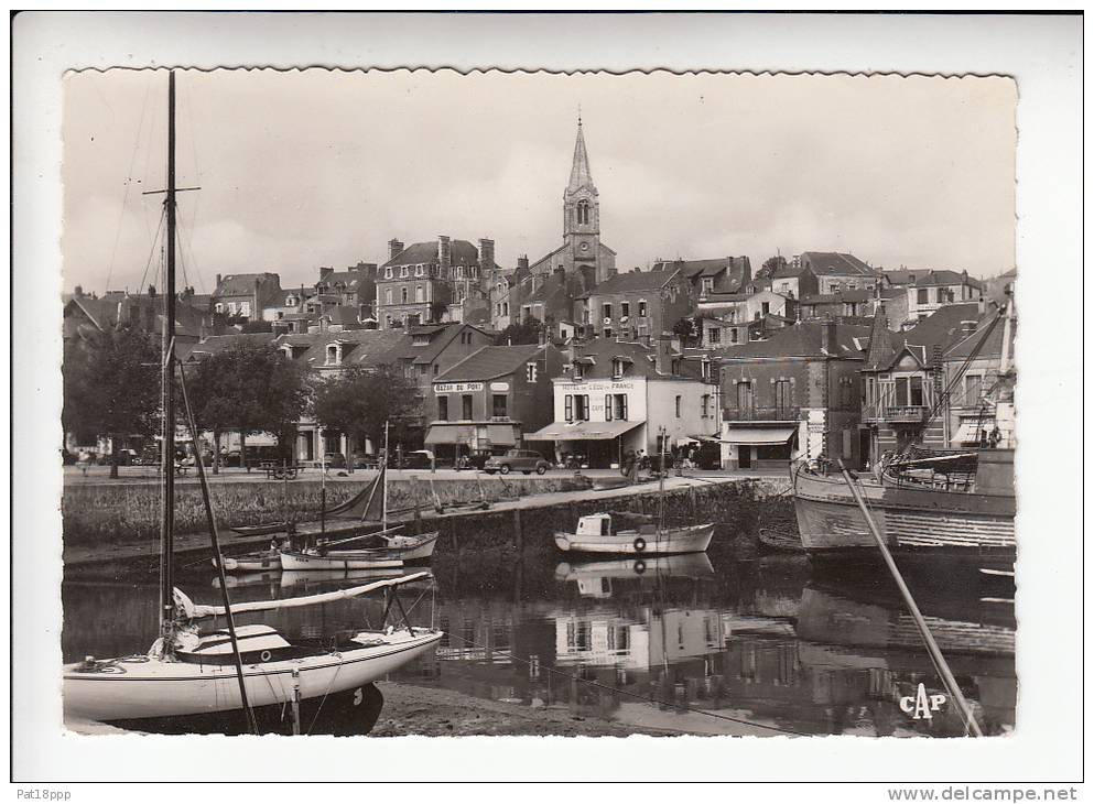 PORNIC (44) Vue Générale, Le Port (Bazar,  Hotel De L'Ecu De France - Jolie CPSM Dentelée GF N° 129 (Loire Atlantique) - Pornic