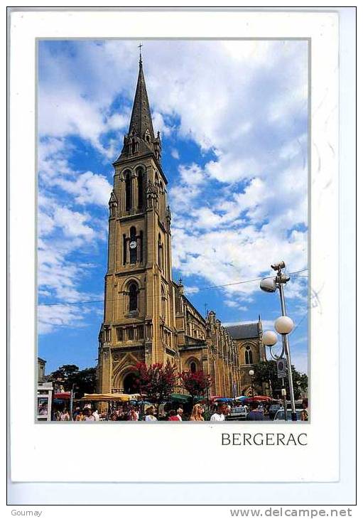 BERGERAC - JOUR DE MARCHE AU PIED DE L´EGLISE - Bergerac