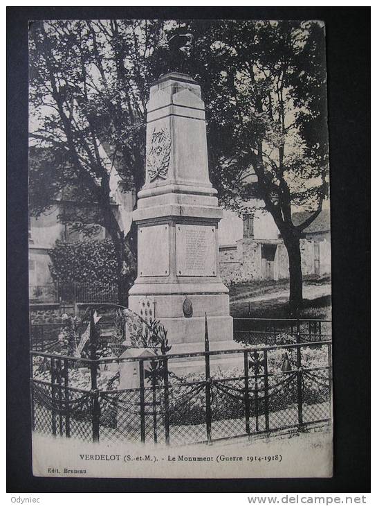 Verdelot(S.-et-M.).-Le Monument(Guerre 1914-1918) - Ile-de-France