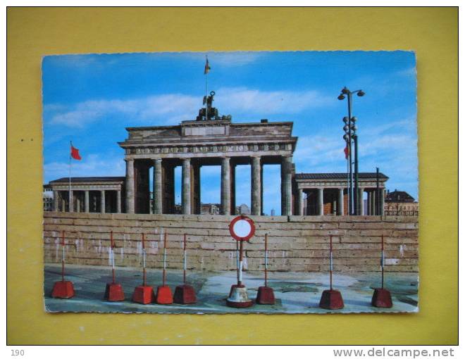 BERLIN Blick Auf Das Brandenburger Tor Nach Dem 13.Avgust 1961 - Muro De Berlin