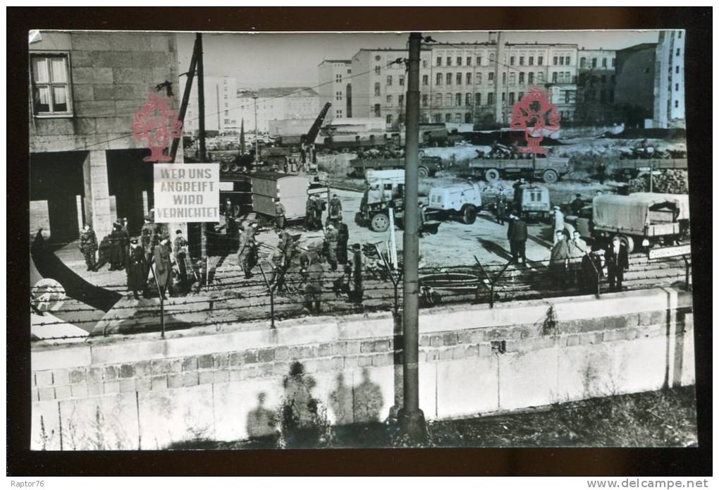 CPM Photo Animée Neuve Allemagne BERLIN Le Mur  Vue Sur La Rue Guillaume Soldats Camions Militaires - Muro De Berlin