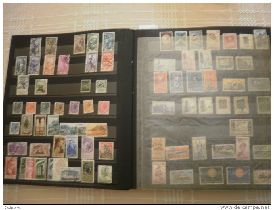 Italie + 400 Timbres Diférents Dans Album Grand Format 16 Pages - Collections