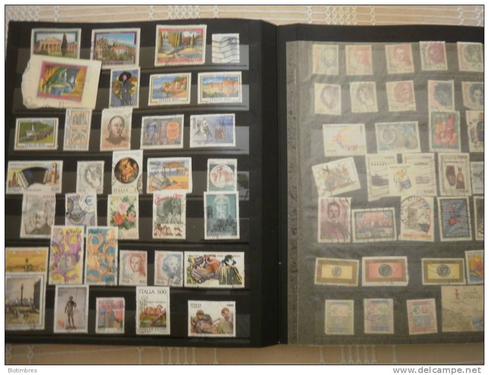 Italie + 400 timbres diférents dans album grand format 16 pages
