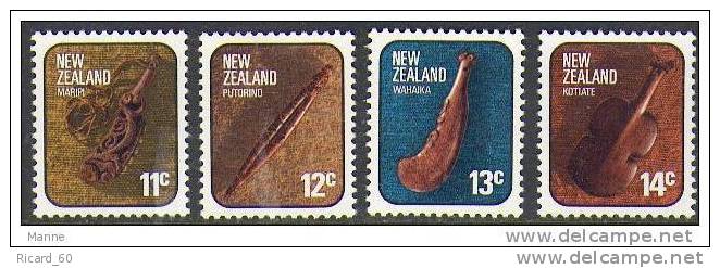 Timbre(s) Neuf(s)** New Zeland, N°675-8, 1976,artisanat,arme En Forme De Violon,massue,flûte.. - Nuevos