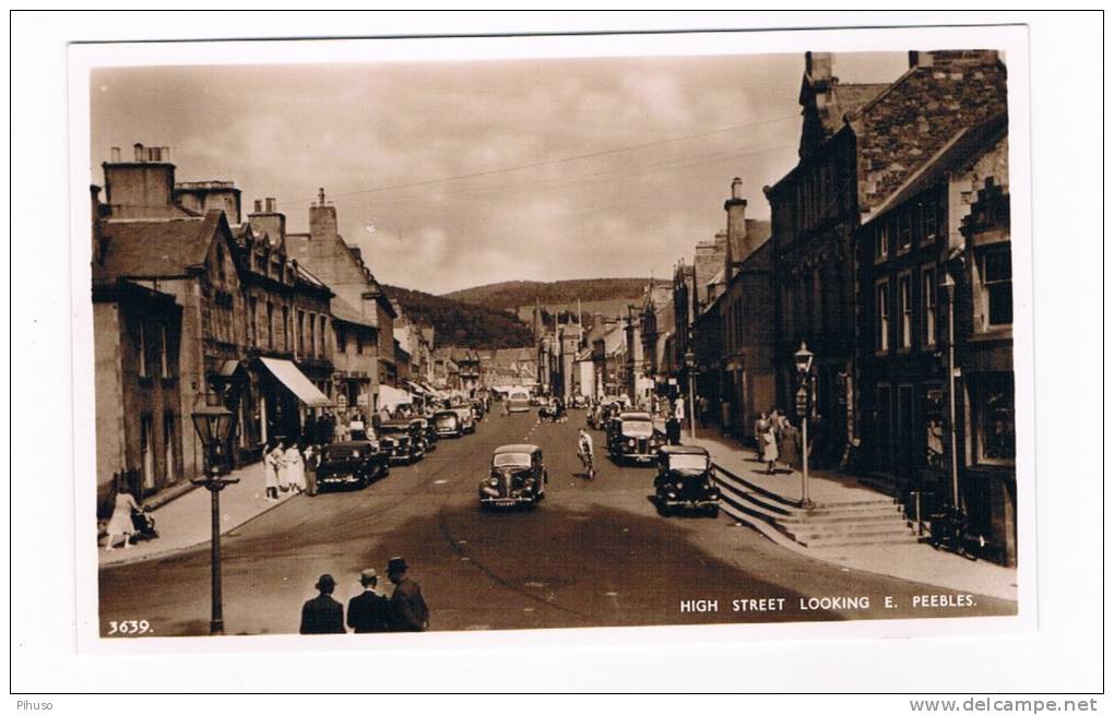 UK1329    PEEBLES : High Street Looking E. - Peeblesshire