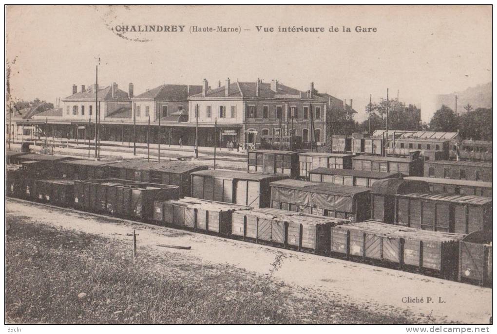 CHALINDREY  ( Haute  Marne )  -  Vue  Intérieure  De  La  Gare  -  (  Wagons En Voies De Garage ). - Chalindrey