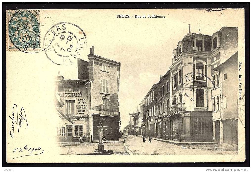 CPA  PRECURSEUR- FRANCE- FEURS (42)- LA RUE DE ST-ETIENNE EN 1900- ANIMATION- POMPE A EAU- COMMERCE DE LITERIE - Feurs