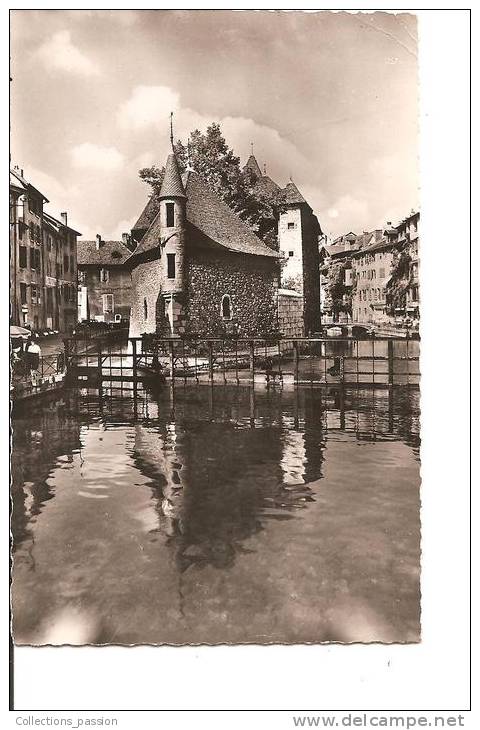 CP, 74, Annecy, Vieux Quartiers, Le Palais De L'Ile Et Le Canal Du Thiou, 1955, Voyagée - Annecy-le-Vieux