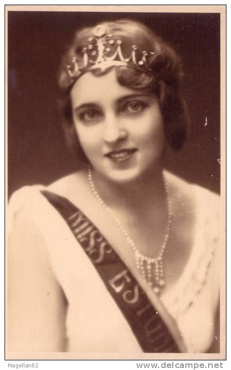 CPA. JEUNE FILLE.CONCOOUR  MISS MONDE. ESTONIE. ANNEE 1931. DIADÈME. BIJOUX .PRESTIGE  ( Europe Du Nord. Pays Baltes ) . - Femmes Célèbres