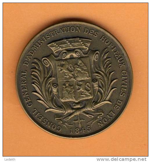 SUPERBE MEDAILLE BRONZE 1945  #  FONDATION DES HOPITAUX CIVILS DE LYON # CHILDEBERT ET VITROGOTHE# - Professionals / Firms