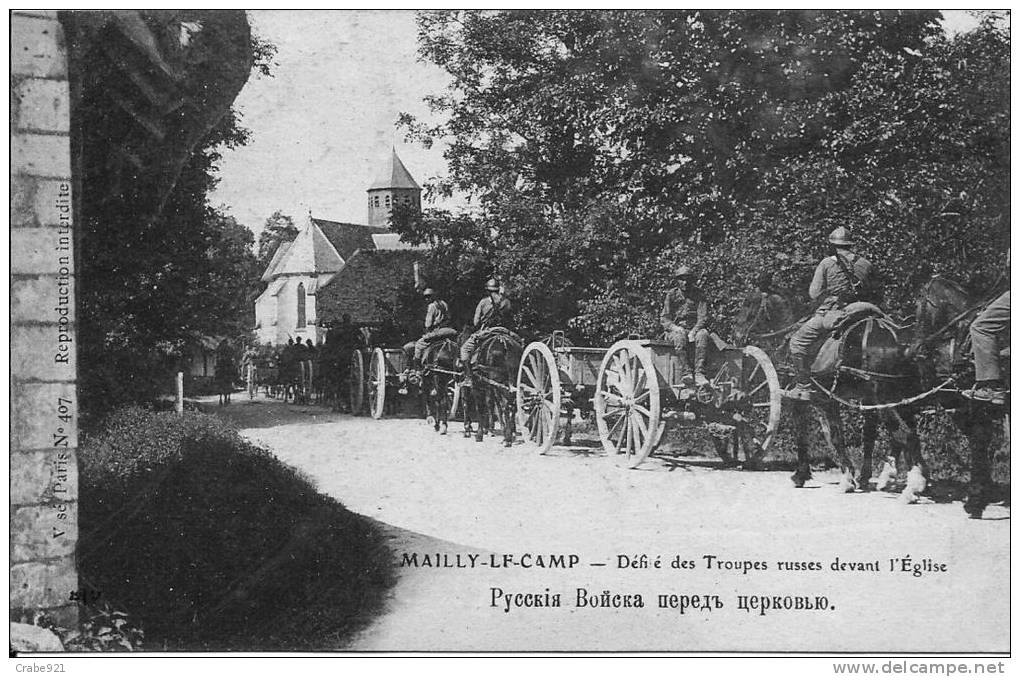 10 MAILLY LE CAMP DEFILE DES TROUPES RUSSES  EN CHARIOT  VOITURE ATTELES  TRES ANIMEE - Guerre 1939-45