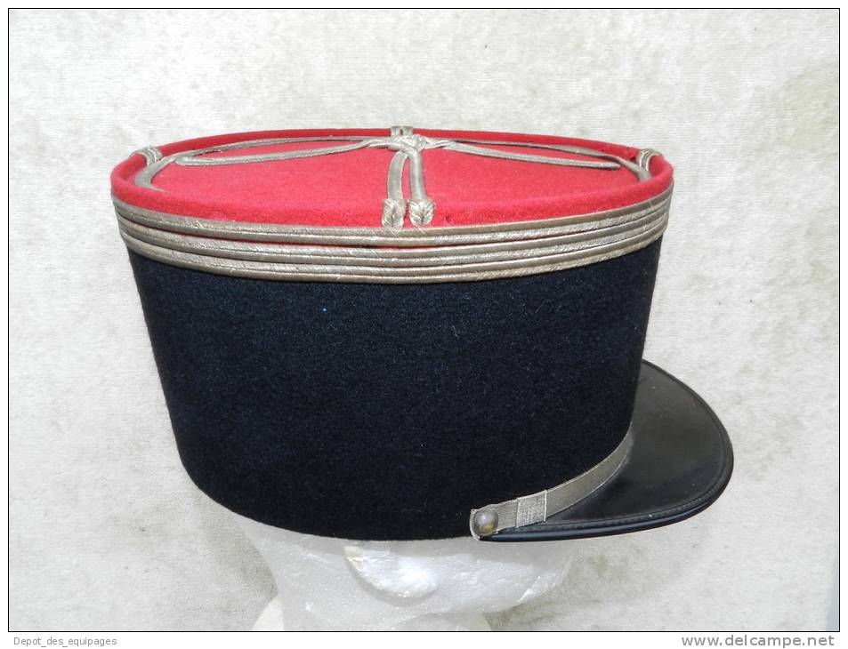 TRES BEAU KEPI CAPITAINE 1° CUIRASSIERS Ou 1° DRAGONS - Cascos