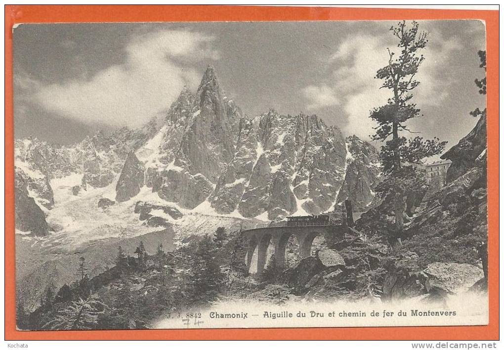 J480, Chamonix , Aiguille Du Dru Et Chemin De Fer Du Montenvers , Non Circulée - Chamonix-Mont-Blanc