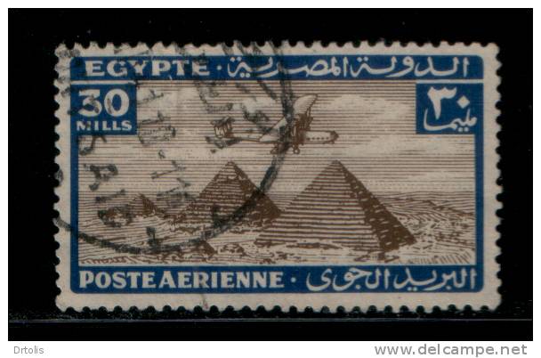 EGYPT / 1933 / AIRMAIL / AIRPLANE / HANDLEY PAGE H.P.42 OVER PYRAMIDS / POST MARK / PORT SAID / VF USED . - Usados