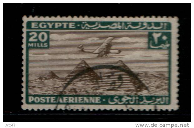 EGYPT / 1933 / AIRMAIL / AIRPLANE / HANDLEY PAGE H.P.42 OVER PYRAMIDS / POST MARK / QASR EL DOBARA / VF USED . - Oblitérés