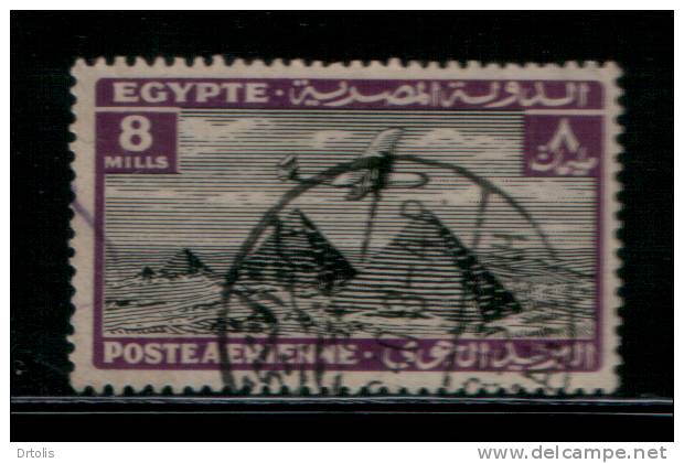 EGYPT / 1933 / AIRMAIL / AIRPLANE / HANDLEY PAGE H.P.42 OVER PYRAMIDS / POST MARK / KAFR EL SHIKH  / VF USED . - Gebruikt