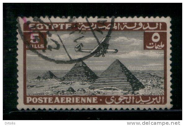 EGYPT / 1933 / AIRMAIL / AIRPLANE / HANDLEY PAGE H.P.42 OVER PYRAMIDS / POST MARK / KAFR EL SHEIKH / VF USED . - Usados