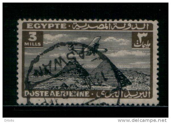 EGYPT / 1933 / AIRMAIL / AIRPLANE / HANDLEY PAGE H.P.42 OVER PYRAMIDS / POST MARK / ASWAN / VF USED . - Gebruikt