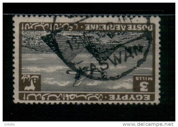 EGYPT / 1933 / AIRMAIL / AIRPLANE / HANDLEY PAGE H.P.42 OVER PYRAMIDS / POST MARK / ASWAN / VF USED . - Used Stamps