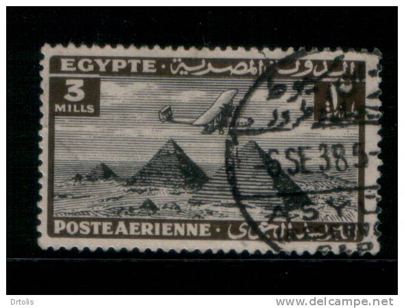 EGYPT / 1933 / AIRMAIL / AIRPLANE / HANDLEY PAGE H.P.42 OVER PYRAMIDS / POST MARK / ASYOT / VF USED . - Usados