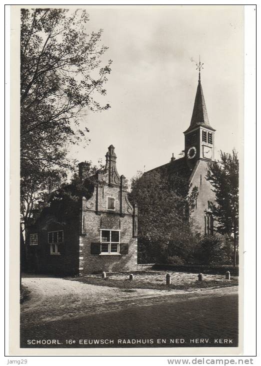 Nederland/Holland, Schoorl, 16e Eeuwsch Raadhuis En Ned. Herv. Kerk, Ca. 1950 - Schoorl