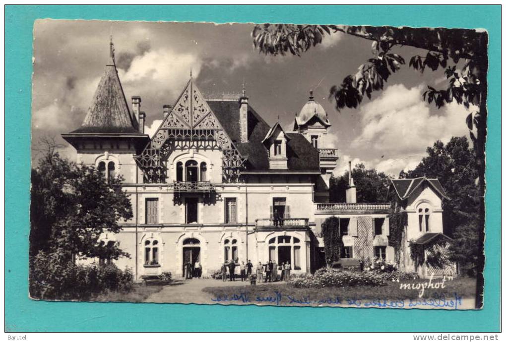 VIVONNE --> Le Château Des Varennes. Maison De Convalescence De La S. N. C. F. - Vivonne