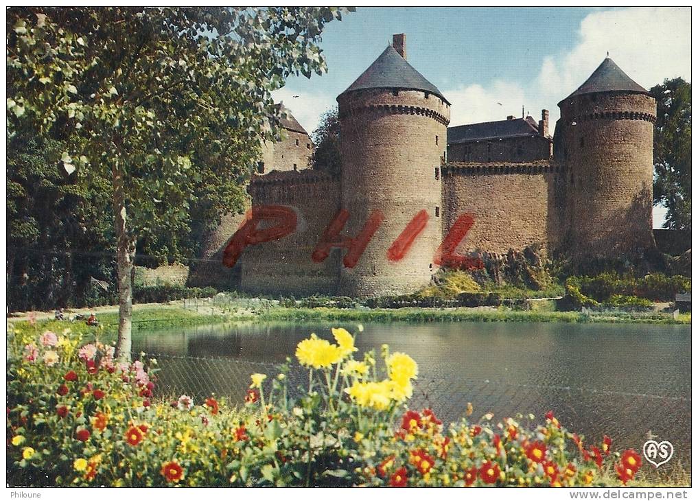 Lassay - Le Château Féodal Et L´étang, Ref 1202-775 - Lassay Les Chateaux