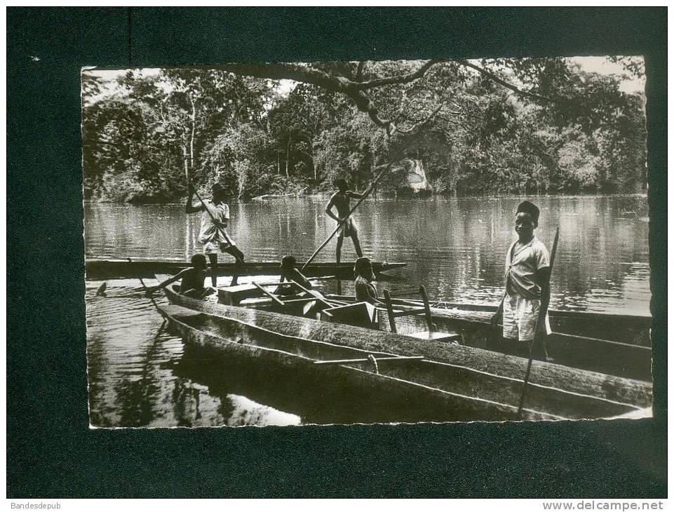 CPSM -  AFRIQUE  - Pères Du Saint Esprit - Bord Du Fleuve Lobaye (animée  Pirogue  Ed. Sesame BOANICH) - Centrafricaine (République)