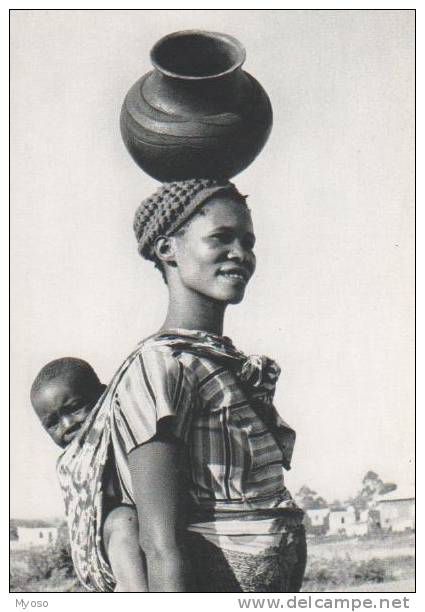 ZAMBIE Vivant Univers Centrale St Jacques Paris,Femme Avec Poterie Sur La Tete, Bebe Au Dos - Sambia